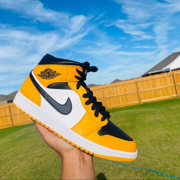 Air Jordan 1 Mid - Picture 3 of 8